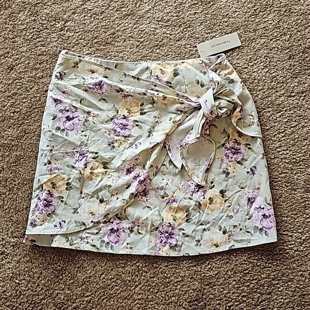 Francesca's Gabrielle Floral Wrap Mini Skirt Green Medium